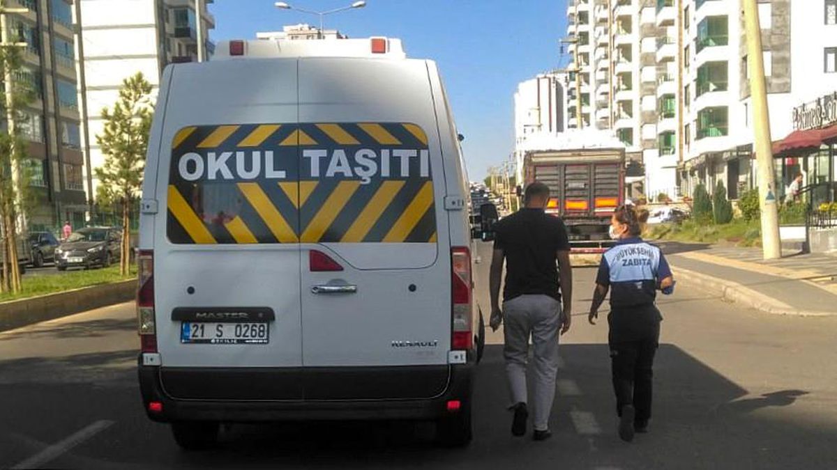 Zabıta ekiplerinden okul servis araçları denetimi