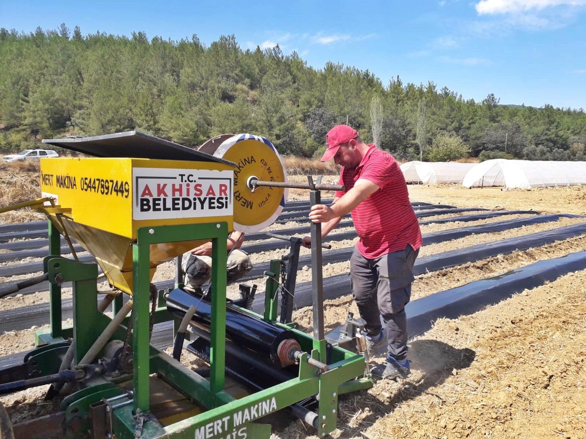Akhisar Belediyesi\'nden kadın çiftçilere büyük destek