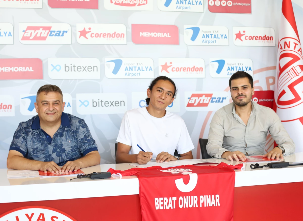 Antalyaspor, genç futbolcu Berat Onur Pınar ile sözleşme imzaladı