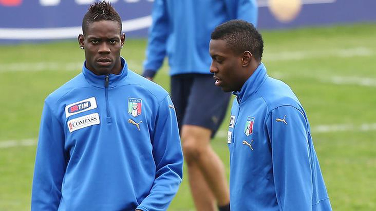 Başakşehir\'den bomba transfer! Balotelli\'nin kankası Okaka\'yı resmen renklerine bağladı