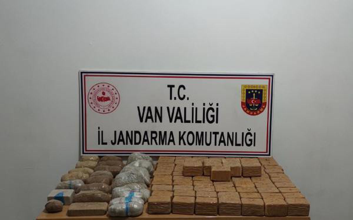 Başkale\'de araziye gizlenen uyuşturucuları \'Togo\' buldu