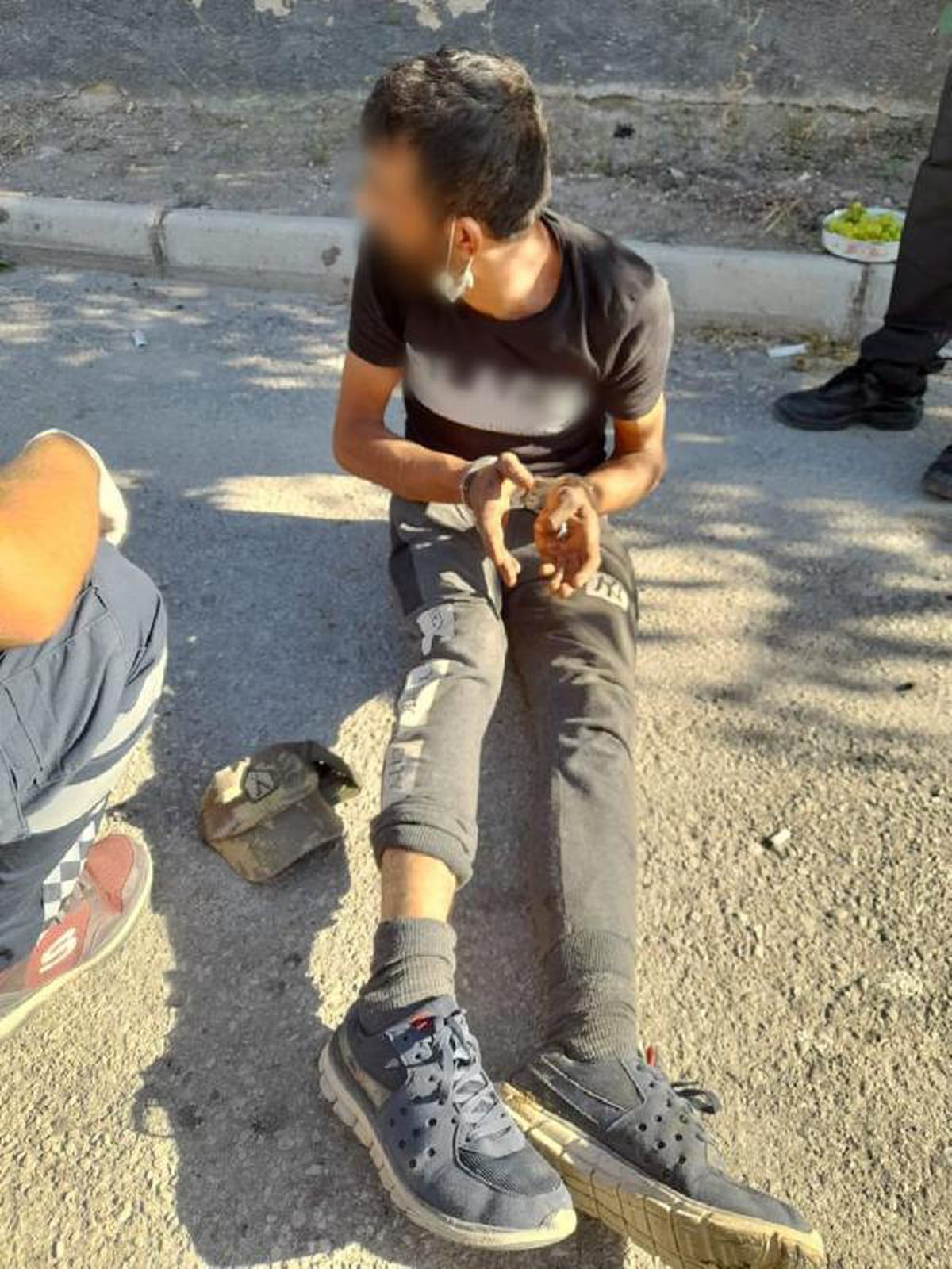 Bıçaklı hırsızlık şüphelisi bacağından vurularak etkisiz hale getirildi