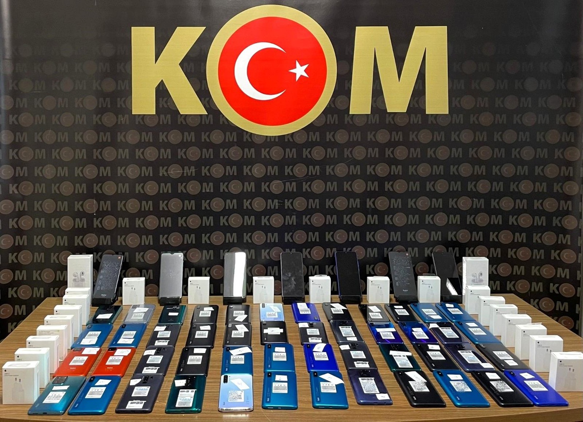 Cep telefonu kaçakçılığına izin yok