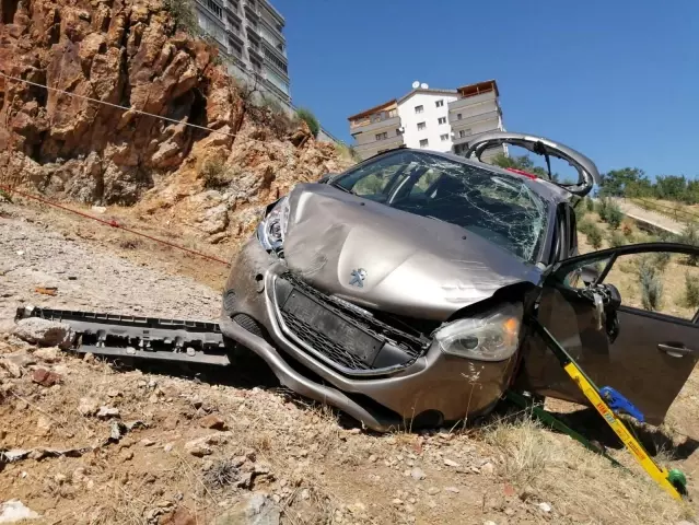 Geri gelirken uçurumdan düşen araçta 1 kişi öldü, 1 kişi ağır yaralandı