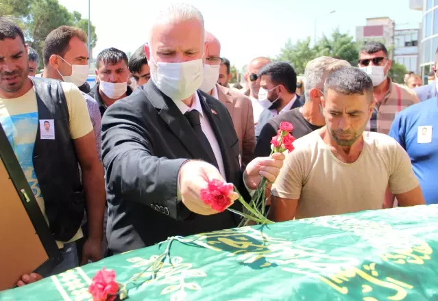 İzmir'de traktörün römorkundan düşerek ölen belediye işçisi defnedildi