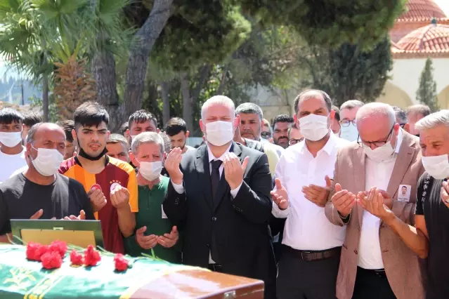 İzmir'de traktörün römorkundan düşerek ölen belediye işçisi defnedildi