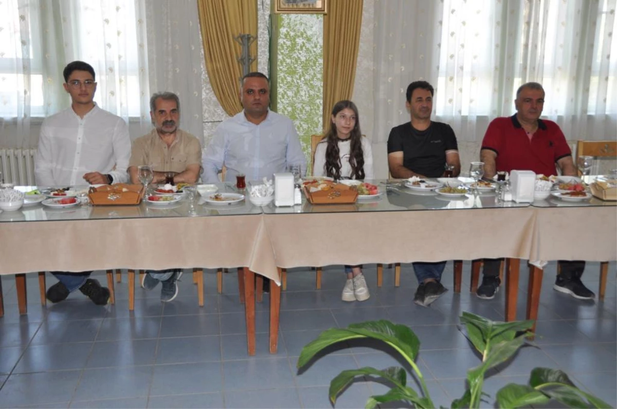 Kızıltepe İlçe Milli Eğitim Müdürü basın mensuplarıyla kahvaltıda buluştu