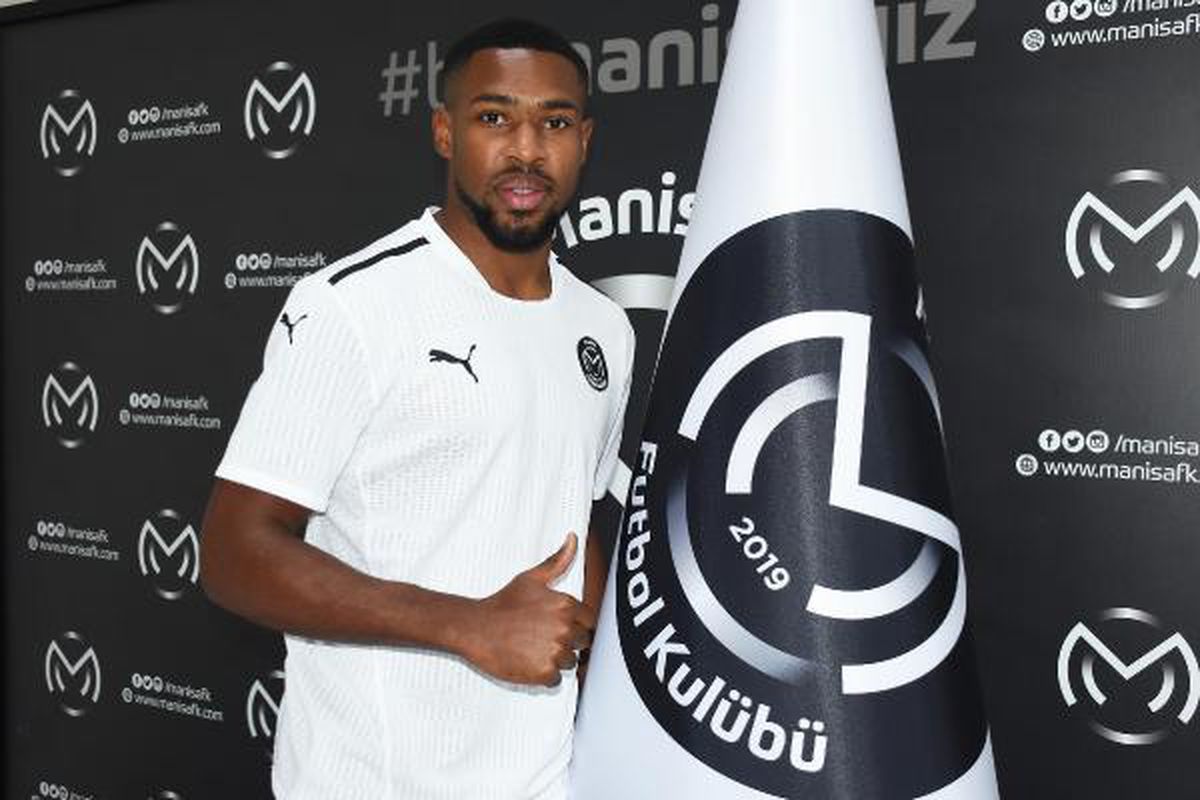 Manisa Futbol Kulübü\'nde transferde iki içeri iki dışarı