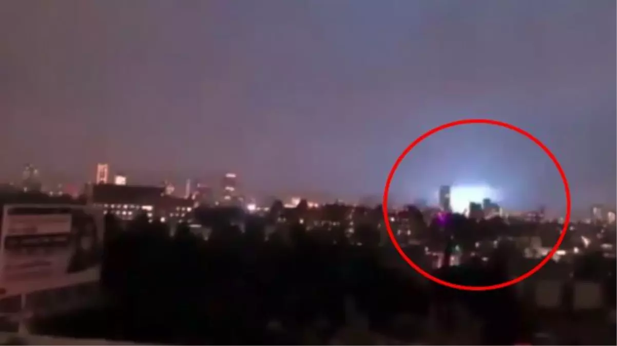 Meksika\'da 7.1 büyüklüğünde yaşanan deprem esnasında, gökyüzünde mavi ışıklar görüldü