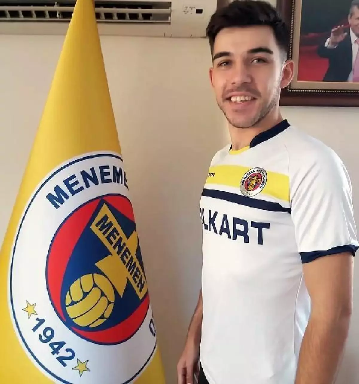 Menemenspor\'da Oğuzhan ve Himmet imzaladı