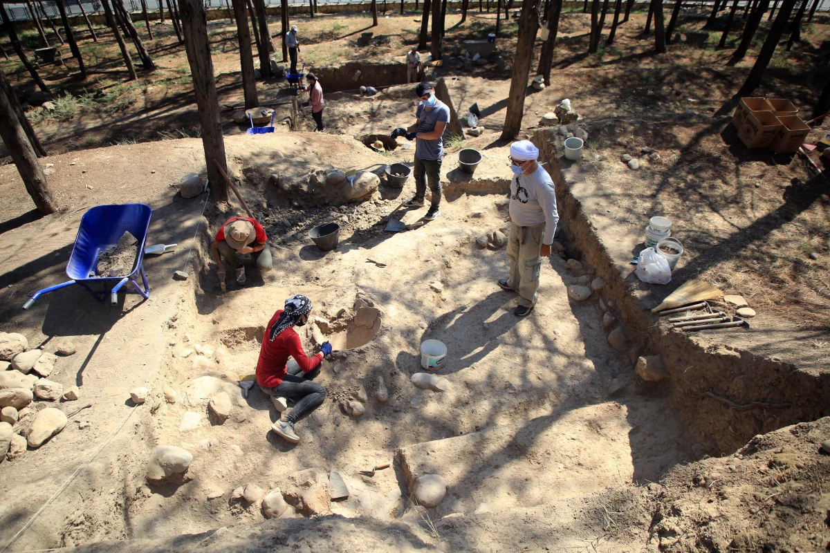 Mersin\'deki Yumuktepe Höyüğü\'nde Bizans dönemine ait depolama çukuru bulundu