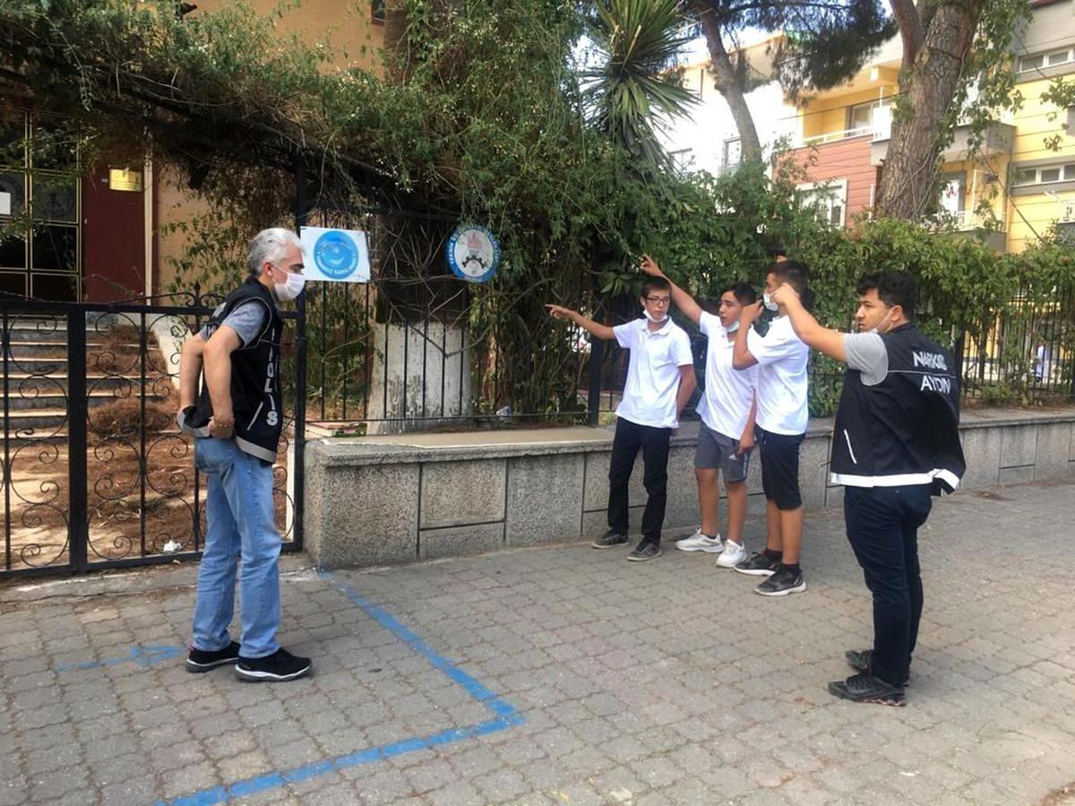 Nazilli\'de narkotik timleri okul çevrelerinde göz açtırmıyor