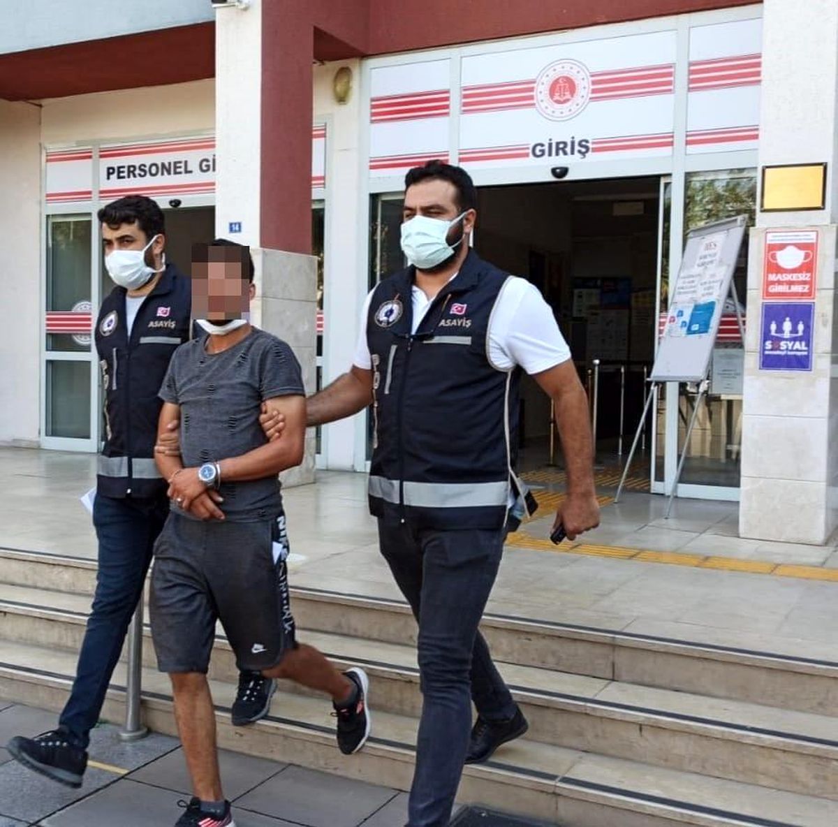 Okul binasından kalorifer peteği çalan şahıslar yakalandı