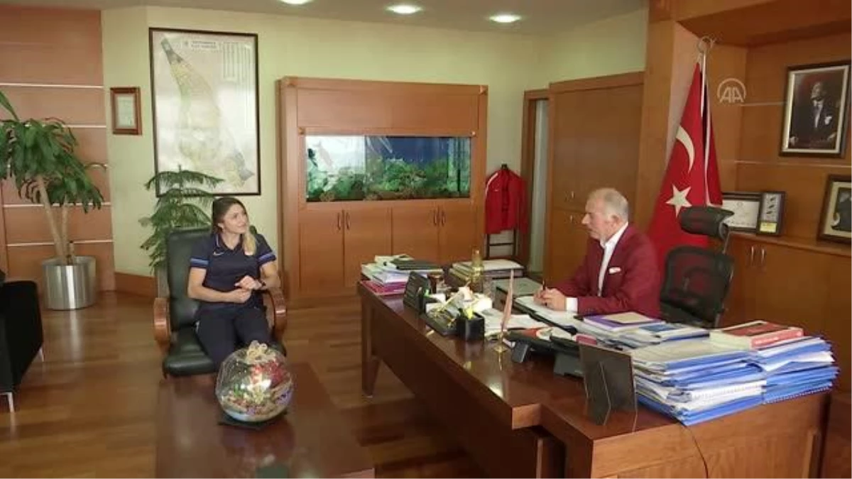 Olimpiyat üçüncüsü Merve Çoban, Bayrampaşa Belediye Başkanı Aydıner\'i ziyaret etti