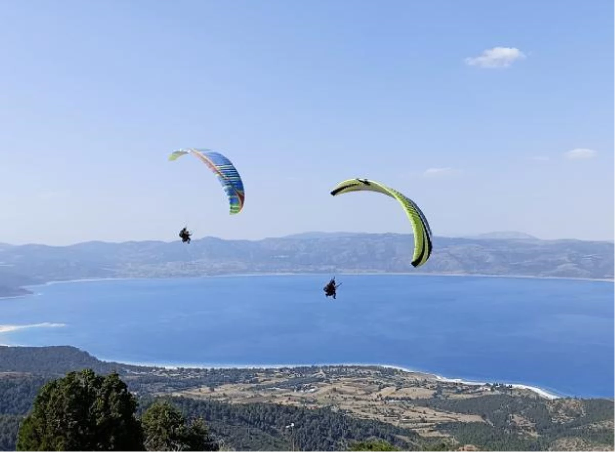 Son Dakika | SALDA GÖLÜ KIYISINA İNİŞ YAPAN PARAŞÜTÇÜLERE PARA CEZASI