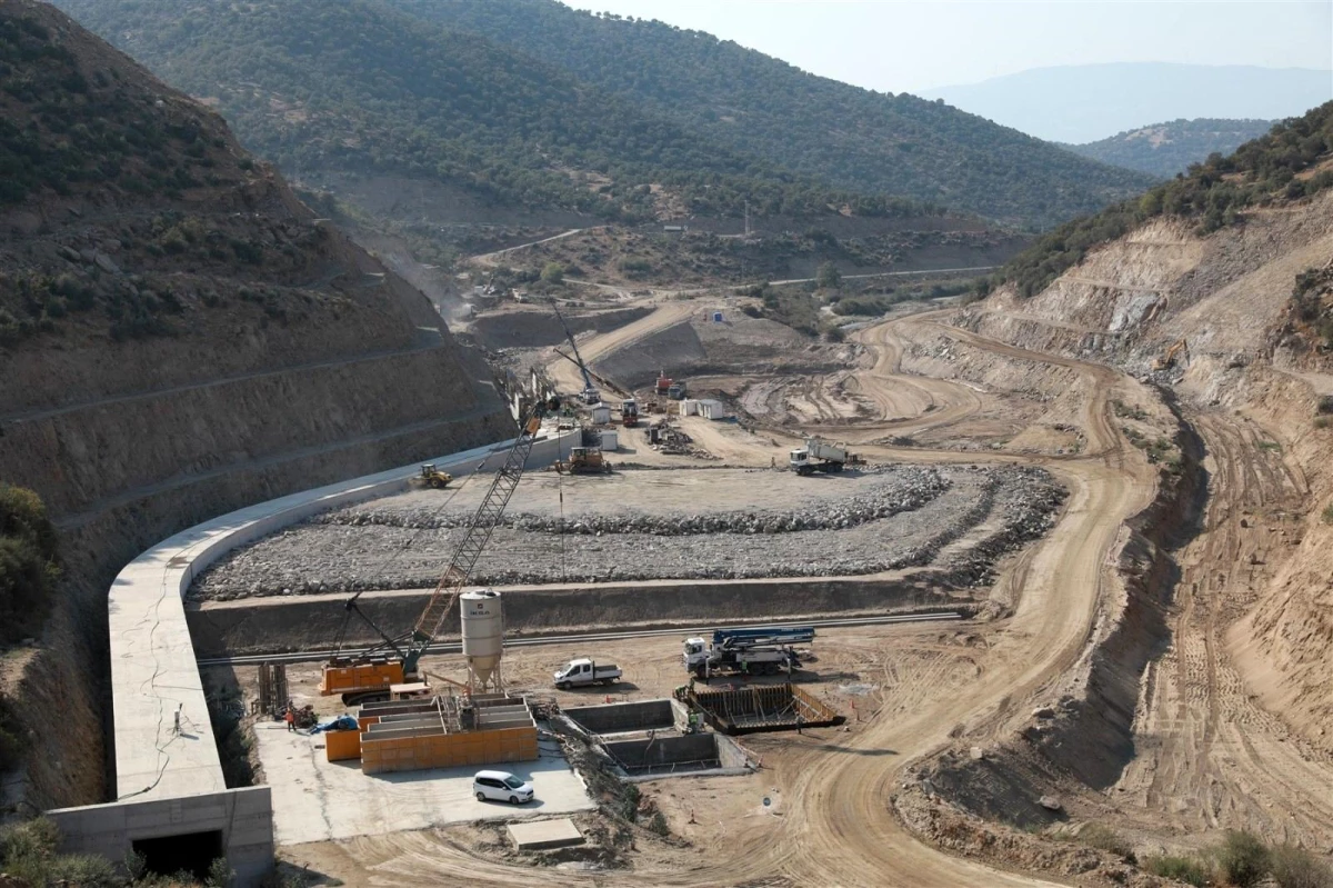 Sarıçay Barajı\'nda çalışmalar devam ediyor
