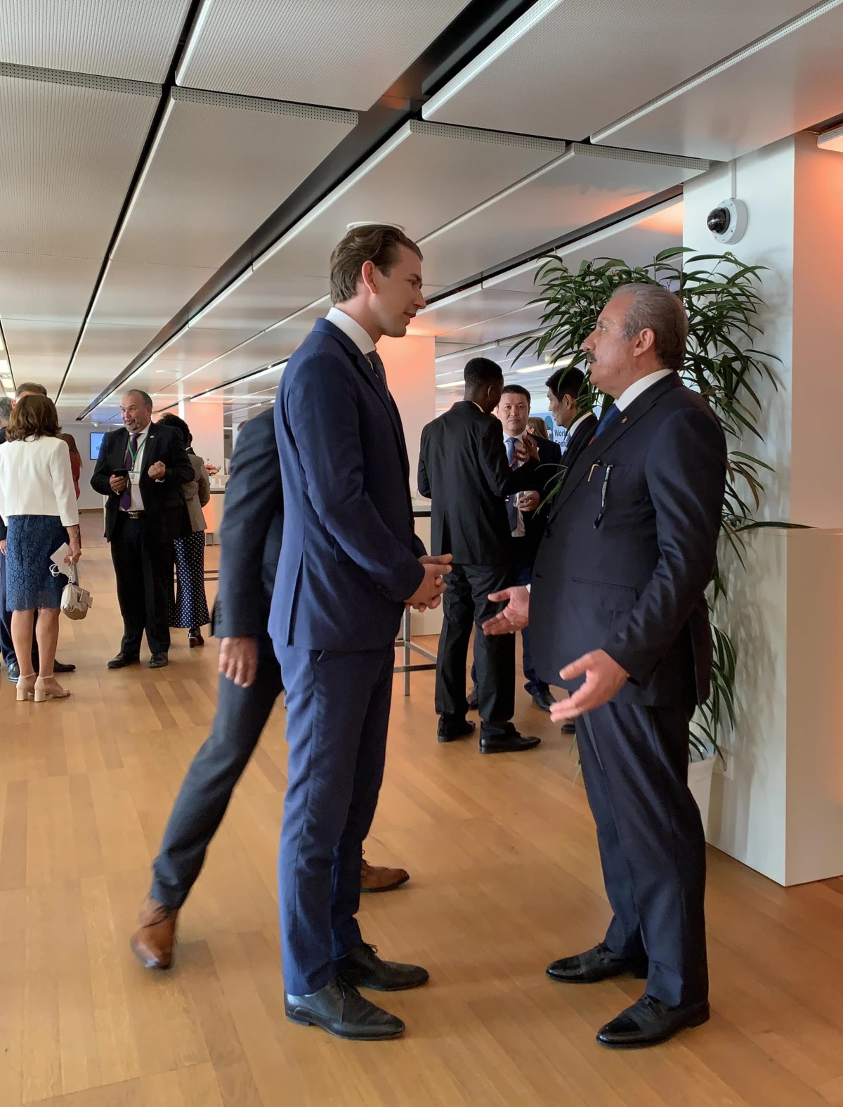 TBMM Başkanı Şentop Avusturya Başbakanı Sebastian Kurz ile görüştü