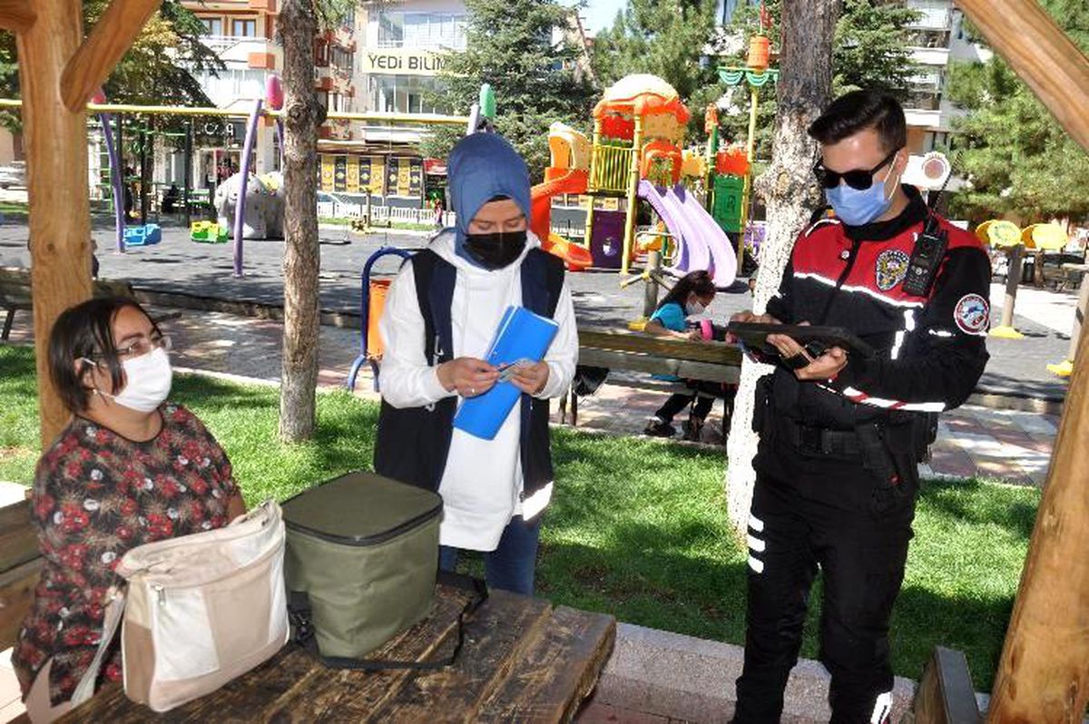 Afyonkarahisar polisinden \'Çocuk ve Gençlerin Korunması\'na yönelik denetim