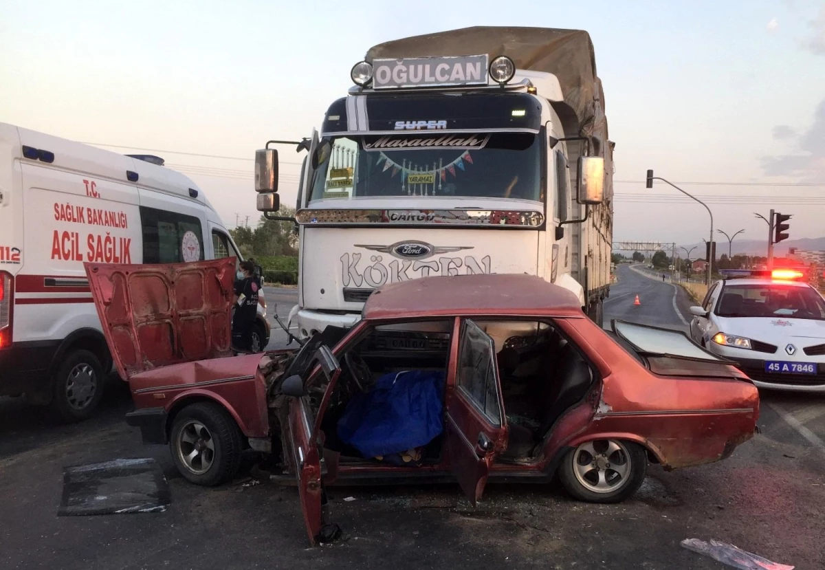 Son dakika haberleri | Alaşehir\'de trafik kazası: 1 ölü, 3 yaralı