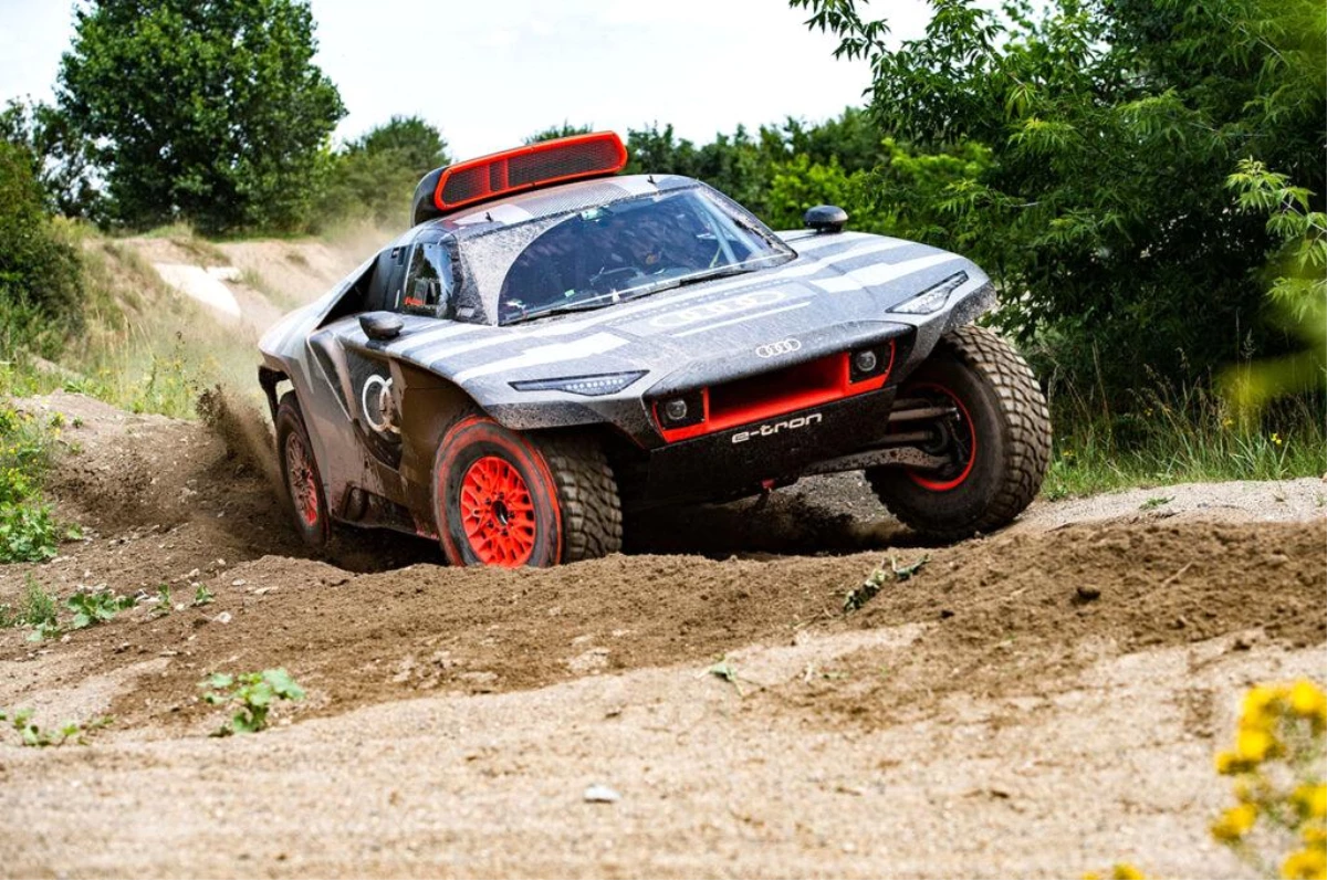 Audi RS Q e-tron Dakar Rallisi\'ne hazırlanıyor