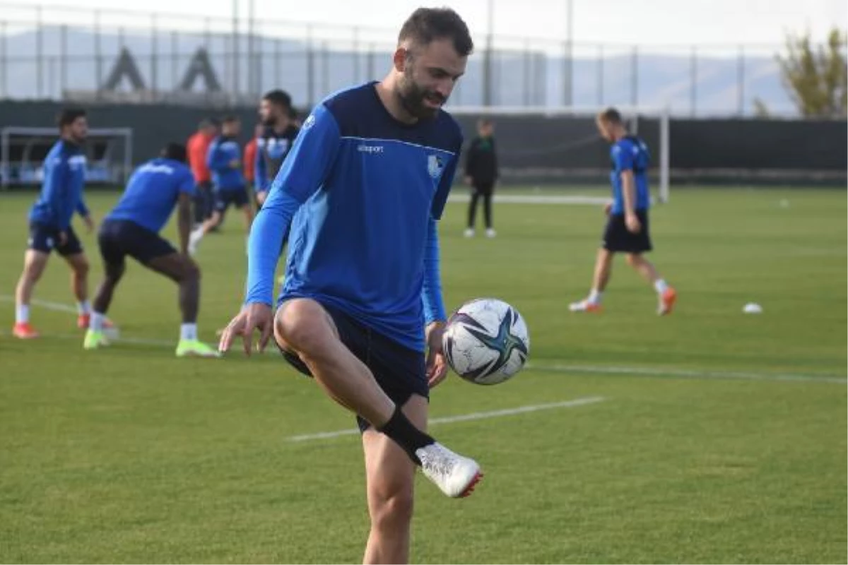 Büyükşehir Belediye Erzurumspor, yeni sezonda 21 futbolcu ile anlaştı