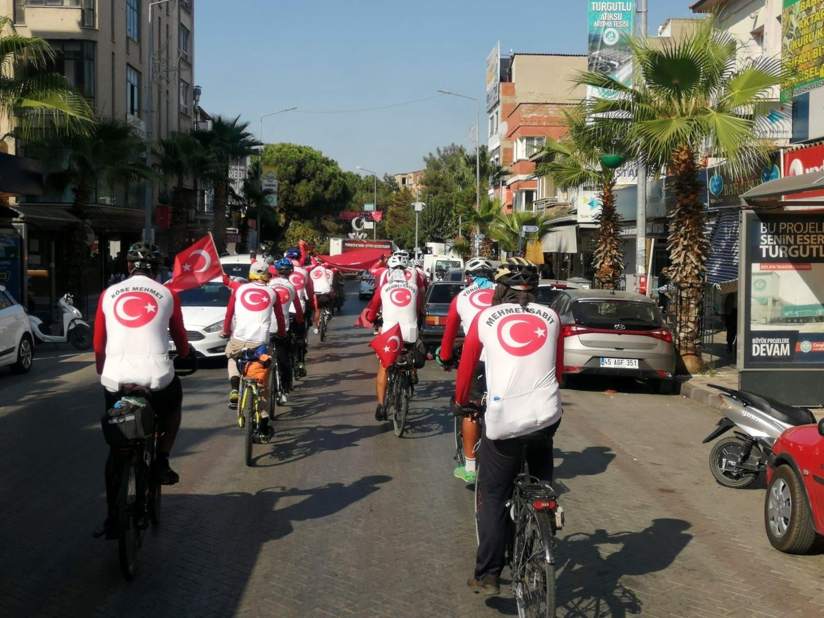 Büyük Taarruz Bisiklet Turu ekibi Turgutlu\'da ağırlandı