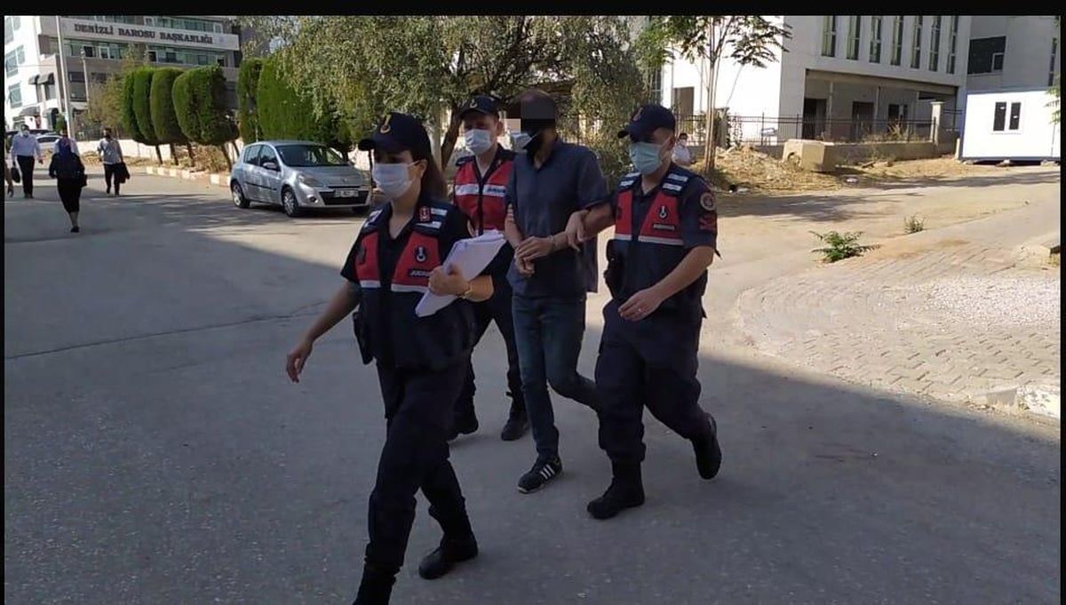 Denizli\'de dolmuşta hırsızlık yaptığı iddiasıyla bir kişi yakalandı