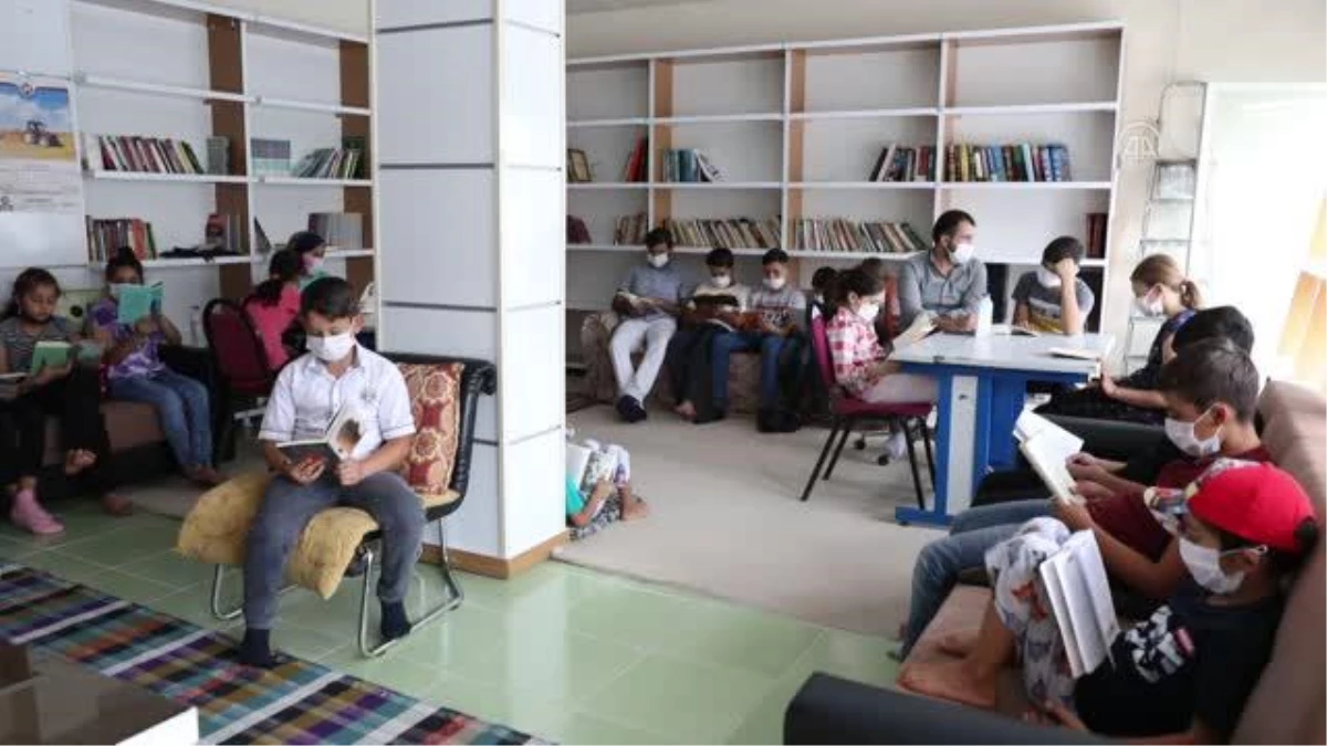 DİYARBAKIR - Diyarbakırlı öğretmenin dükkandan dönüştürdüğü okuma salonu öğrencileri başarıya taşıdı