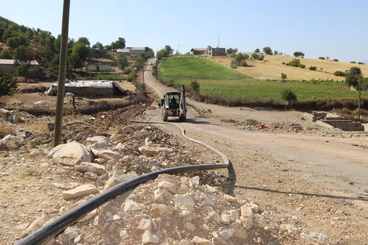 Hazro ilçesinde şebeke hattı yapılıyor