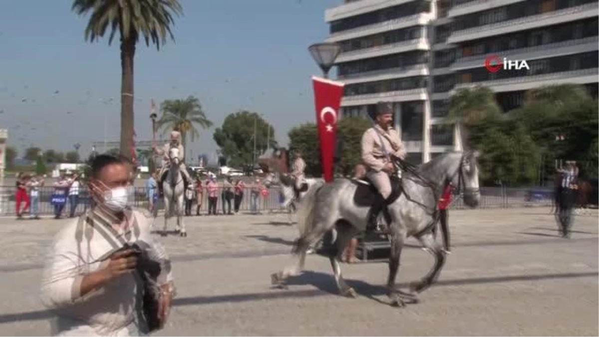 İzmir\'in kurtuluşu canlandırıldı