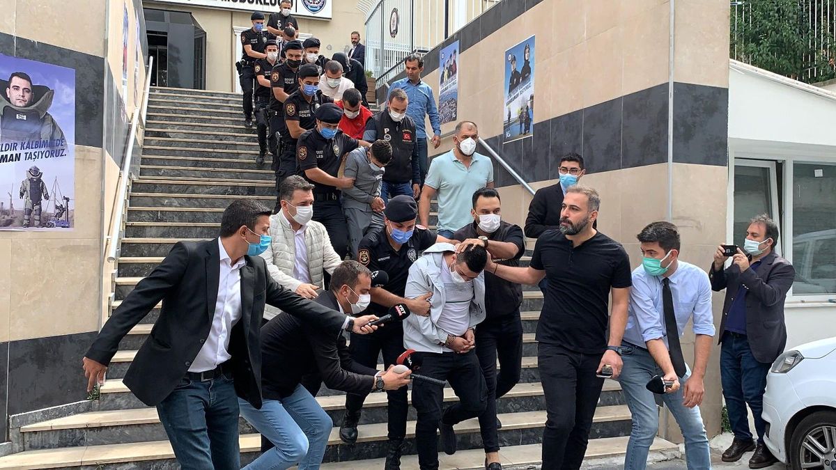 Kağıthane\'de polis merkezi önünde silahlı saldırı: 57 yaşındaki kadın öldü