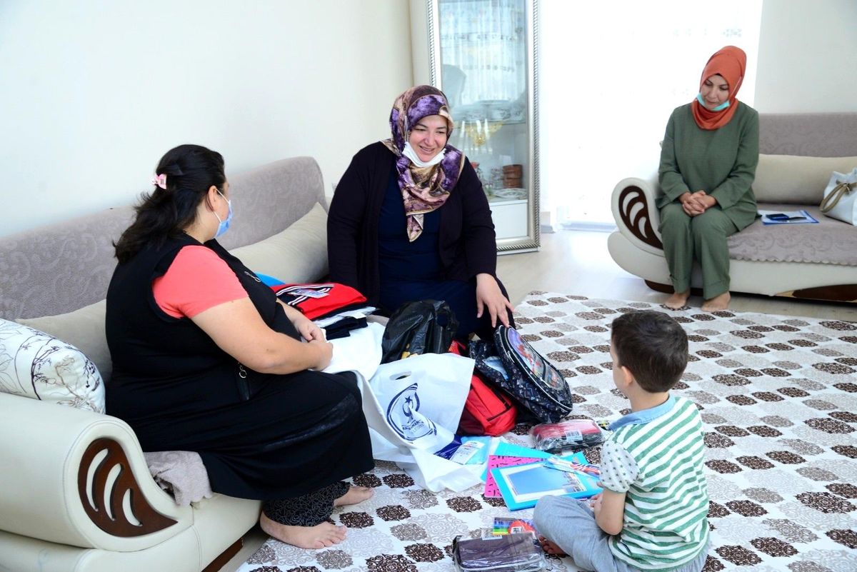 Son dakika haberi... Kahramankazan\'da 400 öğrenciye okul kıyafeti ve kırtasiye seti
