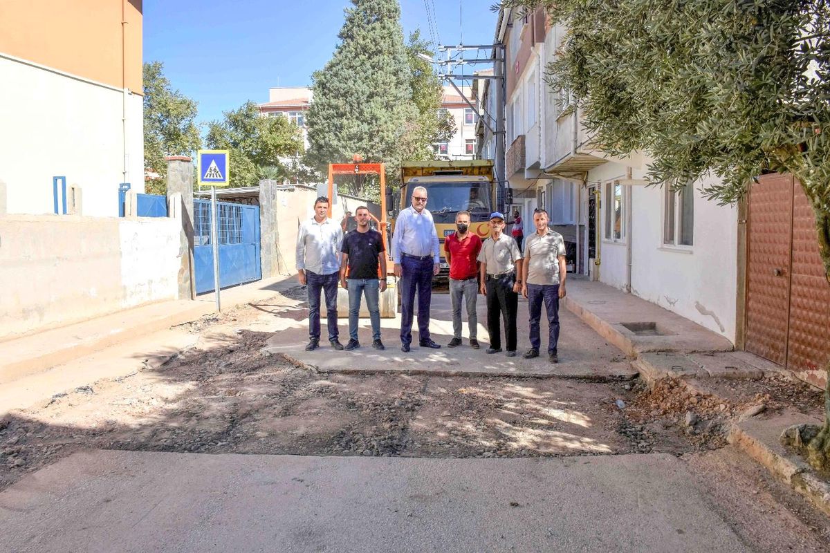 Karacabey\'de alt yapı ve asfalt çalışmaları sürüyor
