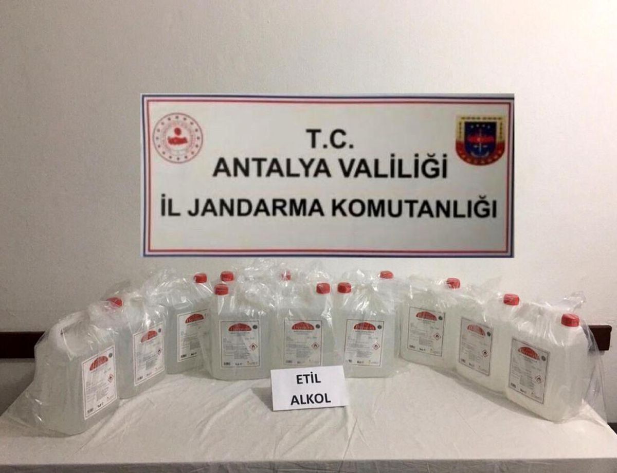 Kaş\'ta evde kaçak olarak üretilen 60 litre etil alkol ele geçirildi