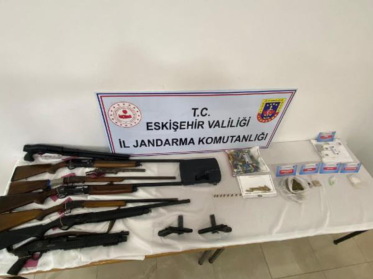 Kasten yaralama suçundan aranıyordu, uyuşturucuyla yakalandı