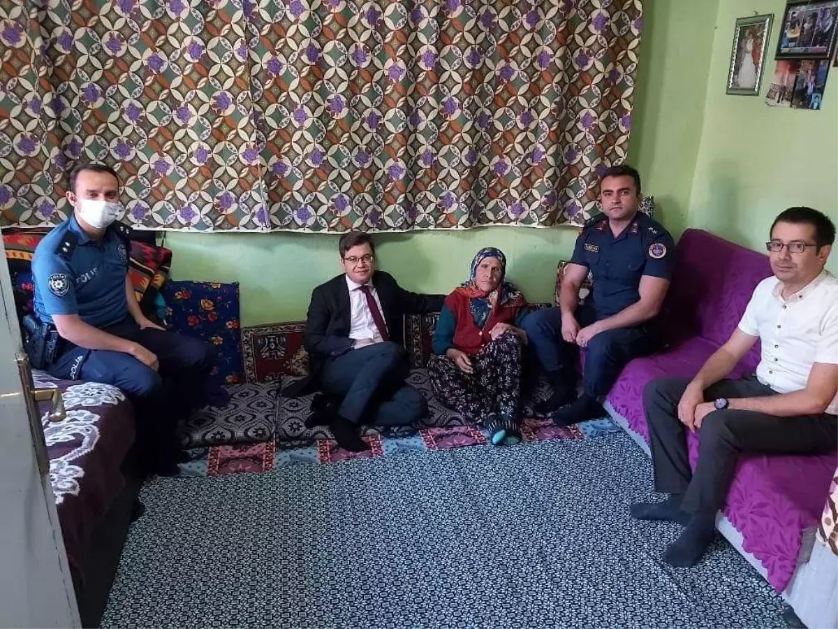 Son dakika haberleri! Kaymakam Düzgün\'den şehit ailelerine ziyaret