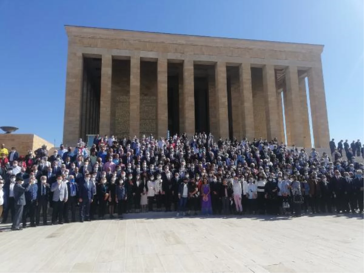 Kılıçdaroğlu, CHP\'nin kuruluş yıl dönümünde Anıtkabir\'i ziyaret etti