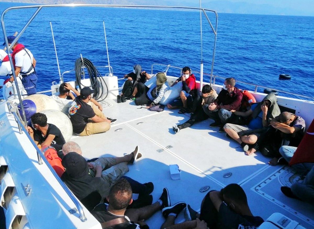 Marmaris\'te 18 düzensiz göçmen kurtarıldı