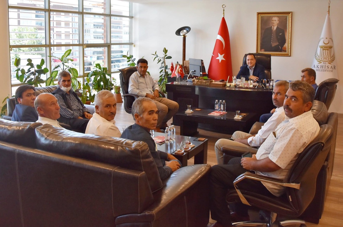 Muhtarlardan Belediye Başkanı Besim Dutlulu\'ya teşekkür