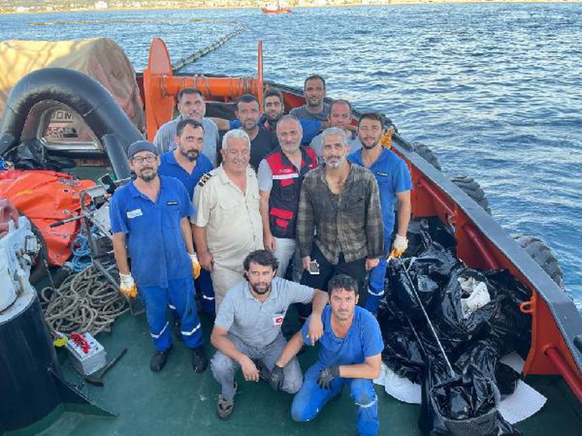 Samandağ sahilindeki petrol atığı temizliğinde 6\'ncı gün