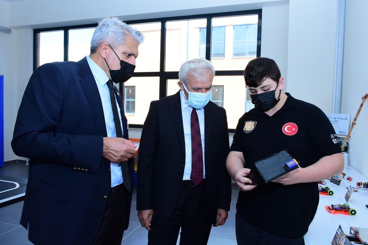 Sanayi ve Teknoloji İl Müdürü Güven, EOSB Meslek Lisesine hayran kaldı