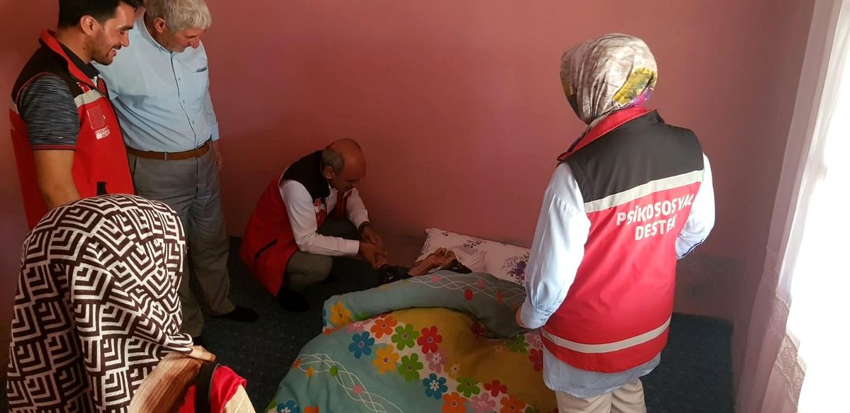 Solhan Sosyal Hizmetler Müdürlüğü ekipleri, 102 yaşındaki Zeynep Ardaç ile bir araya geldi