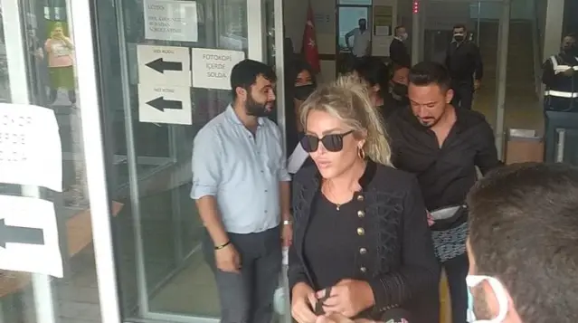 2 yıllık evliliği 15 dakikada biten Selin Ciğerci Çıra, sosyal medyada soyadını değiştirdi