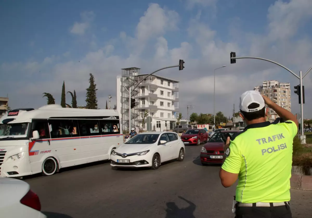 Adana\'da trafik ekipleri okul çevrelerinde uygulama yaptı