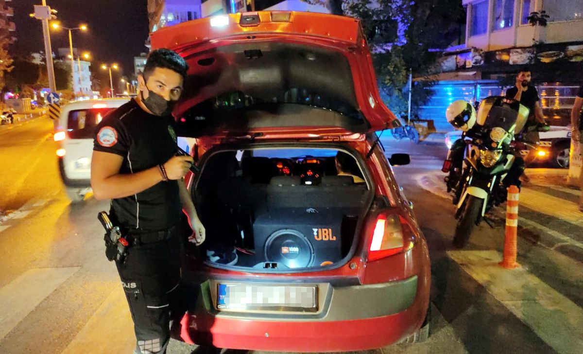 Alanya\'da trafik denetimlerinde 4 araç trafikten men edildi
