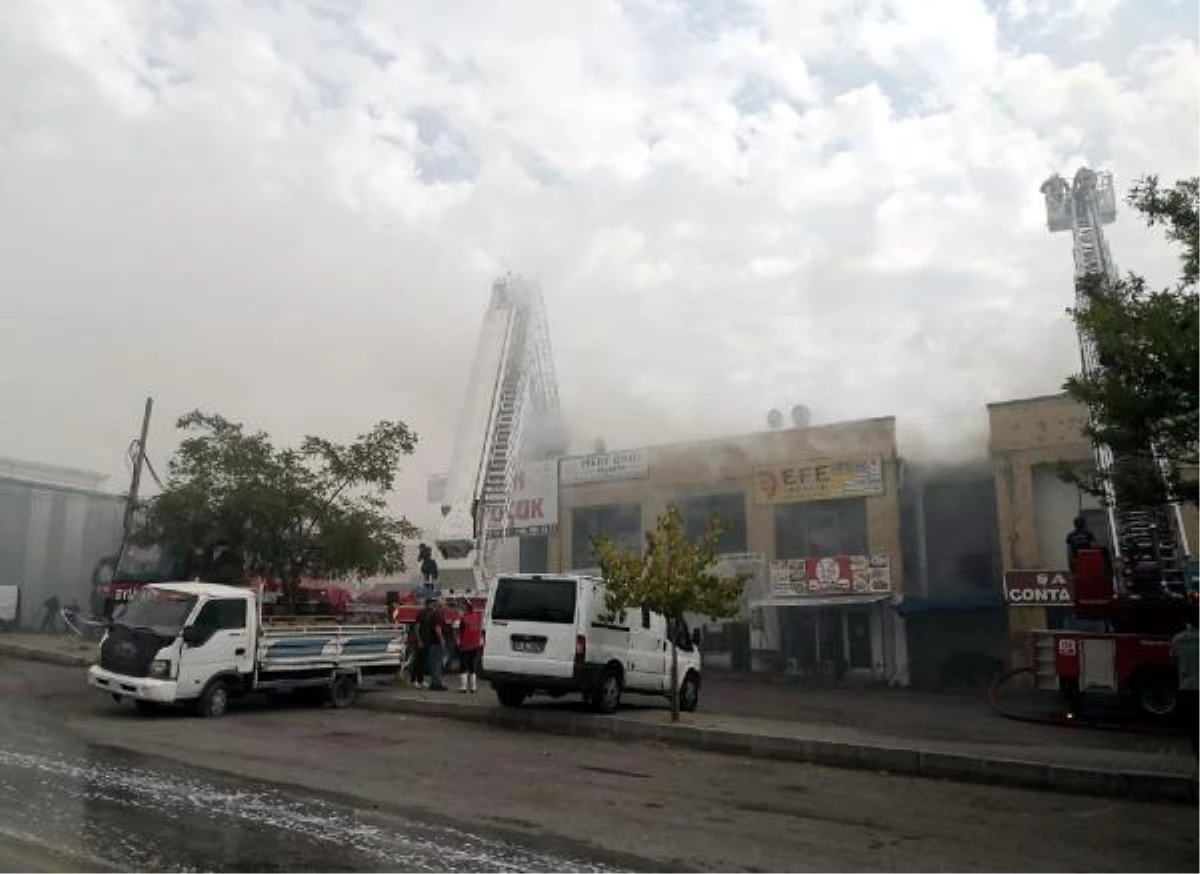 Ankara\'da iş merkezinin çatısında yangın (2)