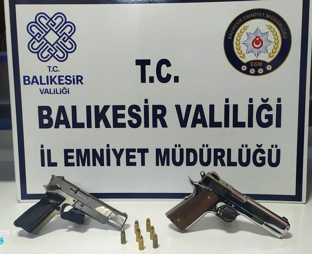 Balıkesir\'de polis 17 aranan şahsı yakaladı