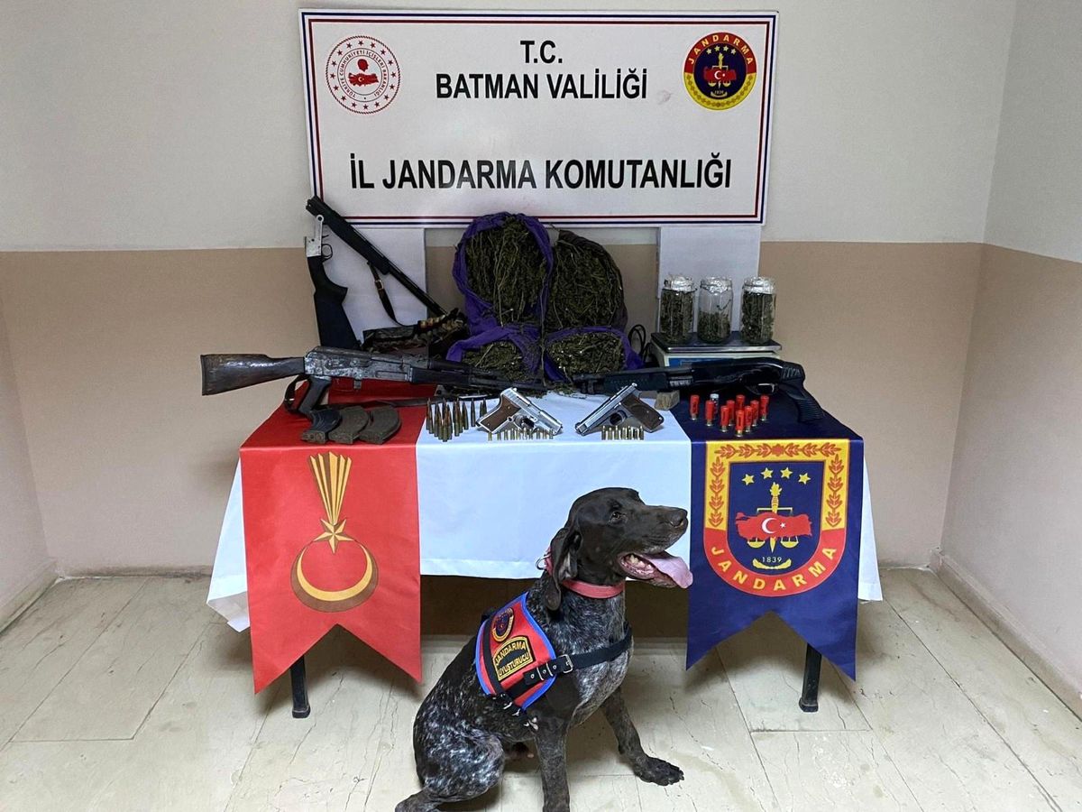 Son dakika haberleri | Batman\'da yapılan operasyonda uyuşturucu ve silah ele geçirildi