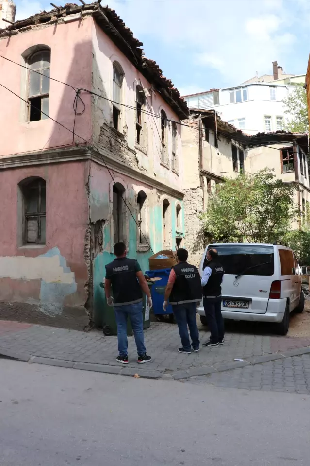 BOLU'DA METRUK BİNALARDA UYUŞTURUCU DENETİMİ BOLU'DA METRUK BİNALARDA UYUŞTURUCU DENETİMİ