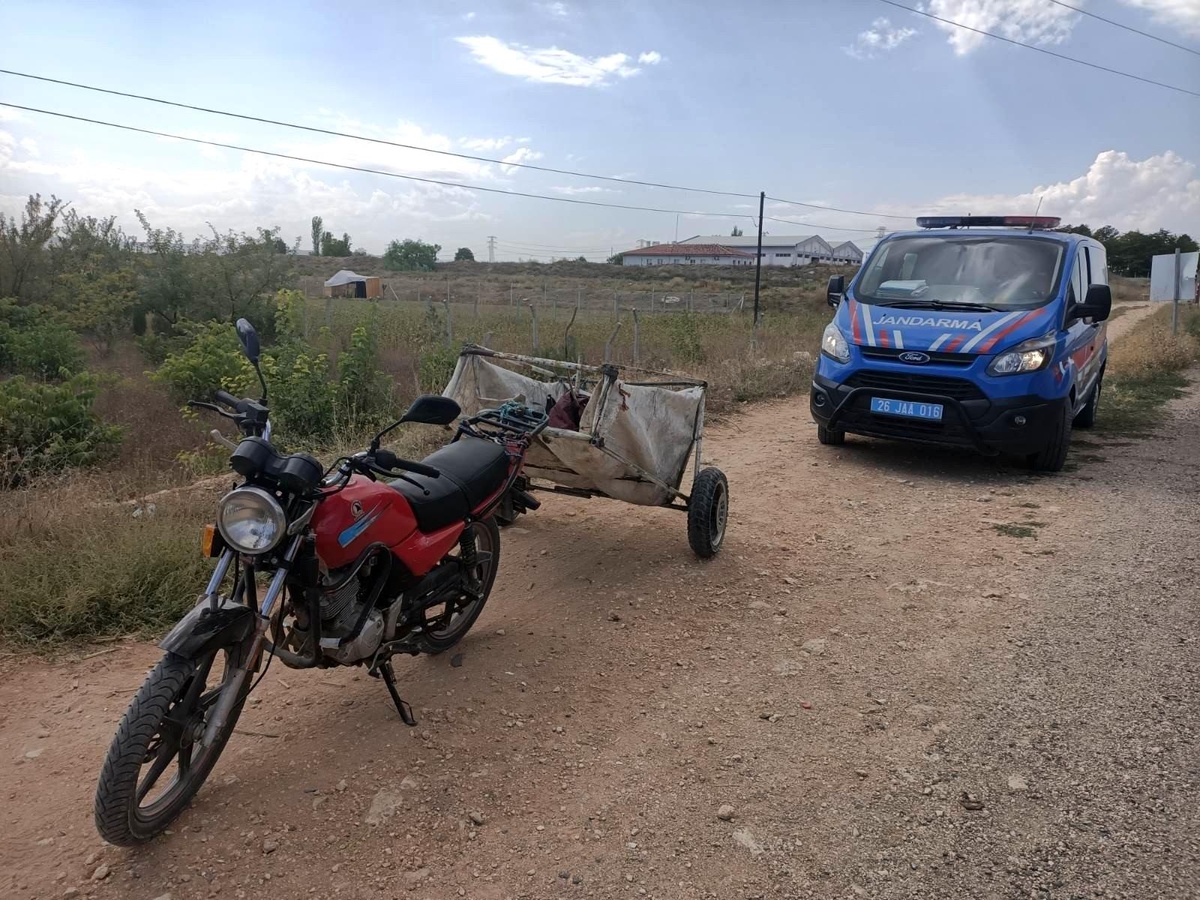 Çalıntı motosikletle yakalanan 2 kişi maske takmama cezası da yedi